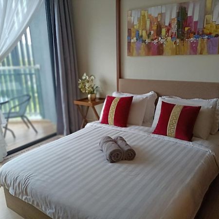 Timurbay Seafront Residence By Ozzy Azizi Kuantan Luaran gambar