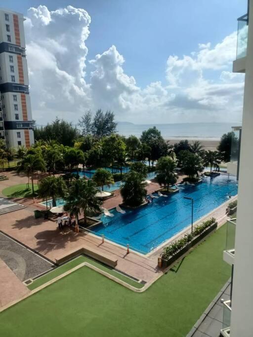 Timurbay Seafront Residence By Ozzy Azizi Kuantan Luaran gambar