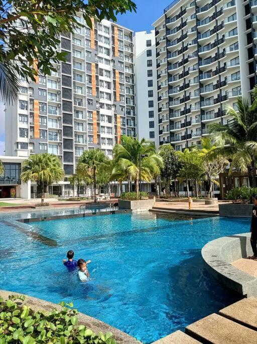 Timurbay Seafront Residence By Ozzy Azizi Kuantan Luaran gambar