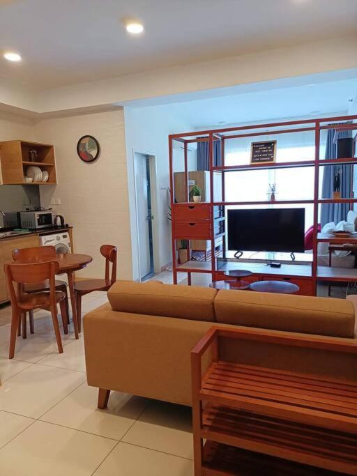 Timurbay Seafront Residence By Ozzy Azizi Kuantan Luaran gambar